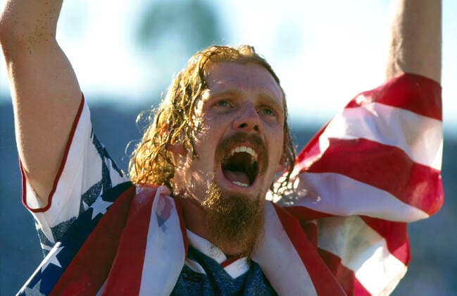 USA gegen Kolumbien 22. Juni 1994 FIFA-Weltpokal USA gegen Kolumbien Alexi Lalas feiert den Sieg der USA über Kolumbien Foto Mark Leech Pasadena Rose Bowl USA  Copyright: xMarkxLeechxOffside