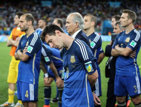 Fußball Finale der FIFA Fussball-Weltmeisterschaft 2014 Deutschland gegen Argentinien 13. Juli 2014 Finale der FIFA Fussball-Weltmeisterschaft Deutschland gegen Argentinien Ein niedergeschlagener Lionel Messi aus Argentinien reagiert nach der Niederlage Foto Marc Atkins Abseits Rio de Janeiro Brasilien  Copyright: xMarcxAtkinsxOffside
