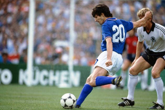 FIFA-Fußball-Weltmeisterschaftsfinale 1982 11. Juli 1982 Fußball-Weltmeisterschaftsfinale Italien gegen Westdeutschland Italienischer Stürmer Paolo Rossi in Aktion Foto Mark Leech Madrid Spanien  Copyright: xMarkxLeechxOffside