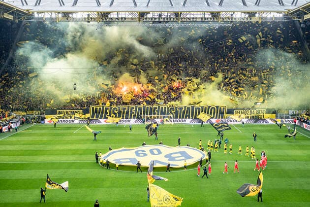 Soccer 1 Bundesliga, 28 Matchday, Borussia Dortmund RB Leipzig on 02 04 2022 at Signal Iduna Park in Dortmund North Rhine Westphalia The fans ignite Bengalis DFL REGULATES PROHIBIT ANY USE OF PHOTOGRAPHS AS IMAGE SEQUENCES AND OR QUASI VIDEO Copyright: xDavidxInderliedx