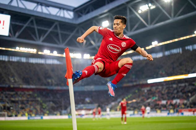 Goal celebration Shinta Appelkamp F95 jumps against corner flag Fortuna Düsseldorf Hansa Rostock 08 04 2022, football season 2021 22 photo Moritz Müller