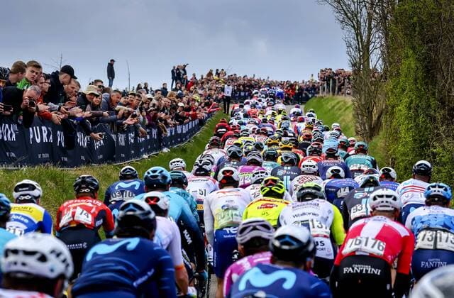 GULPEN The peloton climbs the Gulperberg during the 56th Amstel Gold Race 2022 on April 10, 2022 in Maastricht, the Netherlands ANP VINCENT JANNINK 56th Amstel Gold Race 2022 Men s Elite 2022 xVIxANPxSportx xxANPxIVx 446900706 originalFilename: 446900706.jpg