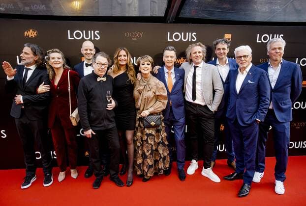AMSTERDAM Louis van Gaal, Truus van Gaal, Geertjan Lassche, Jan Slagter and Harmen Jalvingh on the red carpet prior to the premiere of LOUIS The documentary is about the life of national coach Louis van Gaal ANP KIPPA KOEN VAN WEEL xVIxANPxSportx xxANPxIVx 446968222 originalFilename: 446968222.jpg