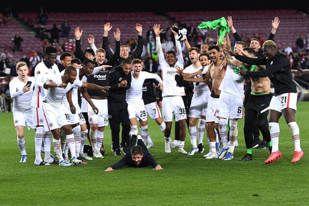 Soccer Europa League quarterfinals FC Barcelona Eintracht Frankfurt on 14 04 2022 at the Camp Nou in Barcelona Oliver Glasner coach head coach Frankfurt , center is celebrated by the players xHDx