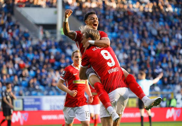 18 04 2022, xdcx, football 3 league, SV Waldhof Mannheim SC Freiburg U23 II, emspor, bespor, sespor, v l , goal celebration to 0 1 by Vincent Vermeij SC Freiburg U23 II , Goal celebration, celebrate the goal DFL DFB REGULATIONS PROHIBIT ANY USE OF PHOTOGRAPHS AS IMAGE SEQUENCES AND OR QUASI VIDEO Copyright: HMBxMedia Claus