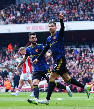 Bilder des Jahres 2022, Sport 04 April Sport Themen der Woche KW16 Mandatory Credit: Photo by Javier Garcia Shutterstock (12905316i) Cristiano Ronaldo of Manchester United, ManU celebrates scoring a goal after making it 1-2 Arsenal v Manchester United, Premier League, Football, Emirates Stadium, London, UK - 23 Apr 2022 EDITORIAL USE ONLY No use with unauthorised audio, video, data, fixture lists, club league logos or live services. Online in-match use limited to 120 images, no video emulation. No use in betting, games or single club league player publications. Arsenal v Manchester United, Premier League, Football, Emirates Stadium, London, UK - 23 Apr 2022 EDITORIAL USE ONLY No use with unauthorised audio, video, data, fixture lists, club league logos or live services. Online in-match use limited to 120 images, no video emulation. No use in betting, games or single club league player publications. Copyright: xJavierxGarcia Shutterstockx 12905316i