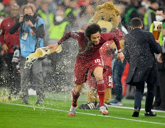 after end of match beer shower beer showers celebration championship celebration Leroy Sane FC Bayern Muenchen FCB 10 gets his shower FC Bayern Muenchen vs Borussia Dortmund BVB 23 04 2022 DFL REGULATES PROHIBIT ANY USE OF PHOTOGRAPHS AS IMAGE SEQUENCES AND OR QUASI VIDEO FC Bayern Muenchen vs Borussia Dortmund BVB