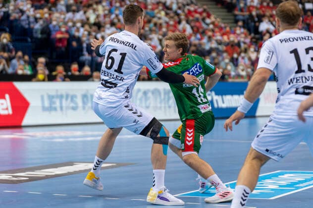 Gisli Kristjansson SC Magdeburg 10 vs Hendrik Pekeler THW Kiel 61 THW Kiel vs SC Magdeburg, handball, DHB Pokal, final, season 2021 2022, 24 04 2022 Marcel von Fehrn THW Kiel vs SC Magdeburg, handball, DHB Pokal, final, season 2021 2022, 24 04 2022 Hamburg Copyright: xEibnerxPressefoto MarcelxvonxFehrnx EP_MFN