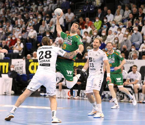 Photo Filip Mirkulovski Wetzlar at the goal throw against Pavel Horak Kiel Handball Men on 28 04 2022 1 Bundesliga THW Kiel HSG WETZLAR