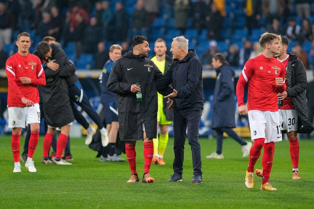 Vincenzo Grifo SC Freiburg, 32 and Christian Streich SC Freiburg,head coach after the victory, TSG 1899 Hoffenheim vs SC Freiburg, Football, 1 Bundesliga, 32 Matchday, Season 2021 2022, 30 04 2022, DFL REGULATES PROHIBIT ANY USE OF PHOTOGRAPHS AS IMAGE SEQUENCES AND OR QUASI VIDEO TSG 1899 Hoffenheim vs SC Freiburg, Football, 1 Bundesliga, 32 Matchday, Season 2021 2022, 30 04 2022 Sinsheim. Copyright: xEibner-Pressefotox EP_EER