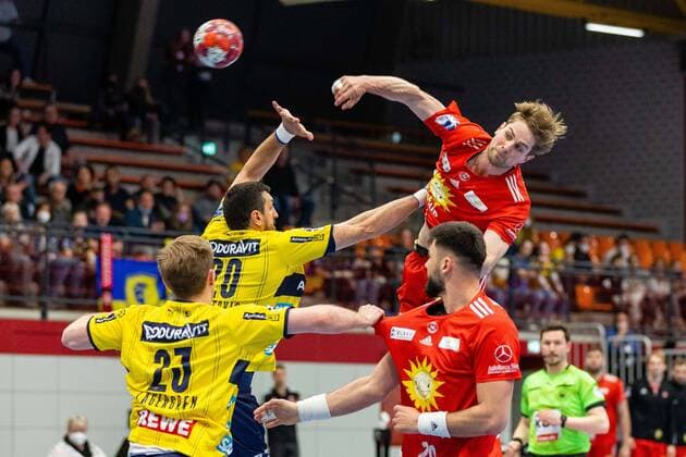 v l Albin Lagergren Rhein Neckar Loewen 23 , Ilija Abutovic Rhein Neckar Loewen 20 , Lutz Heiny TuS N Luebbecke 5 , Tin Kontrec TuS N Luebbecke 20 TuS N Luebbecke vs Rhein Neckar Loewen, Handball, 1 Bundesliga, 28 Matchday, 01 05 2022 Luebbecke Copyright: xEibner-Pressefotox xJanxStrohdiekx EP_JSK