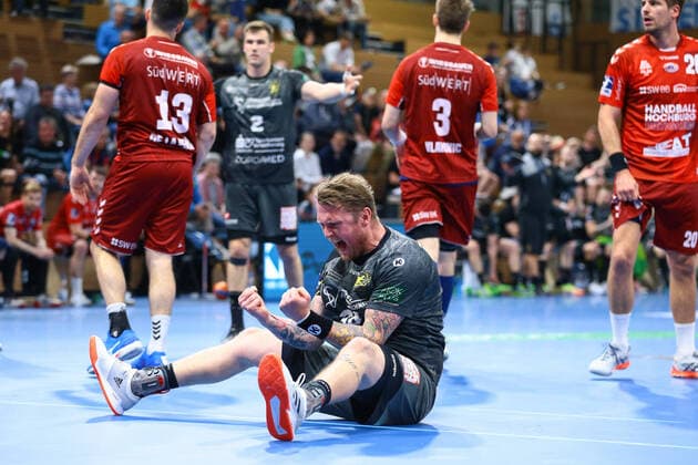 01 05 2022, xtgx, handball, 2 Bundesliga, HC Elbflorenz Dresden SG BBM Bietigheim, emspor v l Henning Quade Dresden, 38 cheers, goal cheers, cheers about the goal, celebrate the goal, celebration Dresden