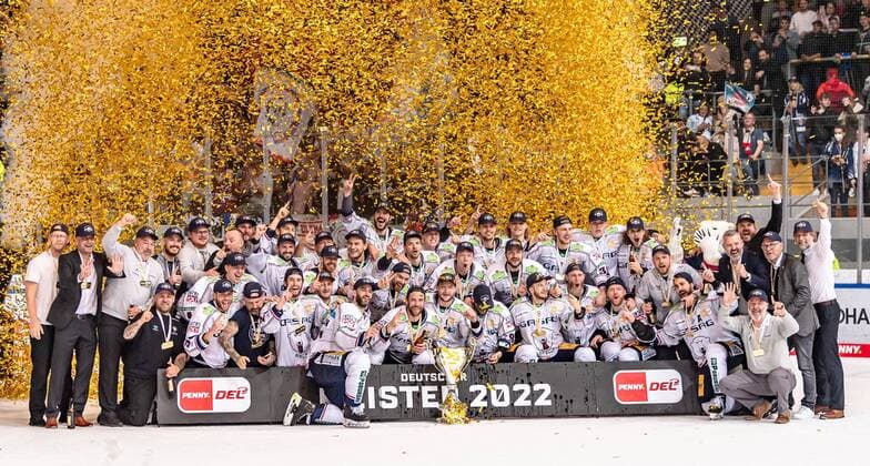 Eisbaeren Berlin German Ice Hockey Champion 2022 EHC Red Bull Muenchen vs Eisbaeren Berlin, Ice Hockey, DEL, Playoffs, Final Game 4, Season 2021 2022, 04 05 2022 EHC Red Bull Muenchen vs Eisbaeren Berlin, Ice Hockey, DEL, Playoffs, Final Game 4, Season 2021 2022, 04 05 2022 Muenchen Copyright: xEibnerxPressefotox xHeikexFeinerx EP_HFR
