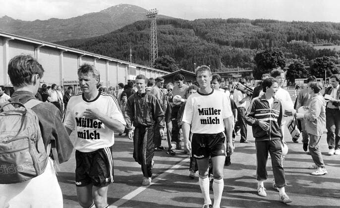 03 06 90 Hansi Müller farewell match Austria, Innsbruck, 03 06 1990, football, Hansi Müller farewell match f l Bernd Förster, Karlheinz Förster