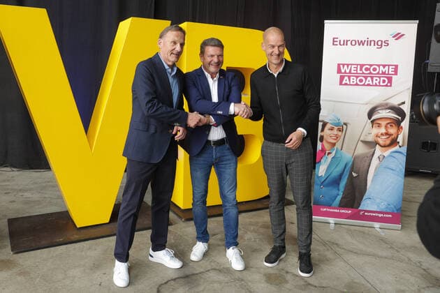 06 05 2022, Football, Economy, Eurowings, Dortmund Airport, Presentation Eurowings Fanairbus, f l Hans Joachim Watzke Borussia Dortmund, Jens Bischof CEO Eurowings , Carsten Cramer Borussia Dortmund , Photo Dennis Ewert RHR FOTO xRHR FOTO DEx