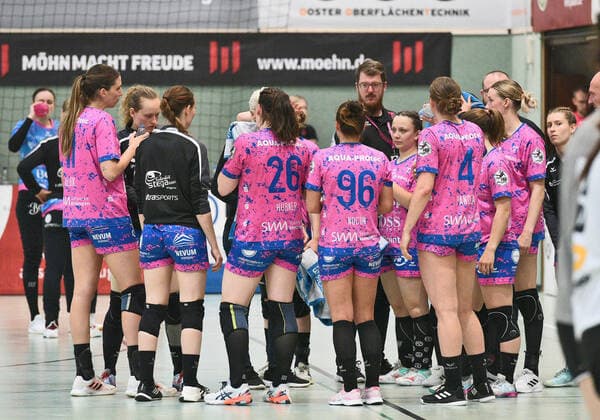 Time Out TusSies TusSies Metzingen vs SV Union Halle Neustadt Handball, HBF, 24 league match, 2021 2022 season , 07 05 2022 TusSies Metzingen vs SV Union Halle Neustadt Handball, HBF, 19 league match, 2021 2022 season , 07 05 2022 Metzingen Copyright: xEibner-Pressefotox EP_TBR