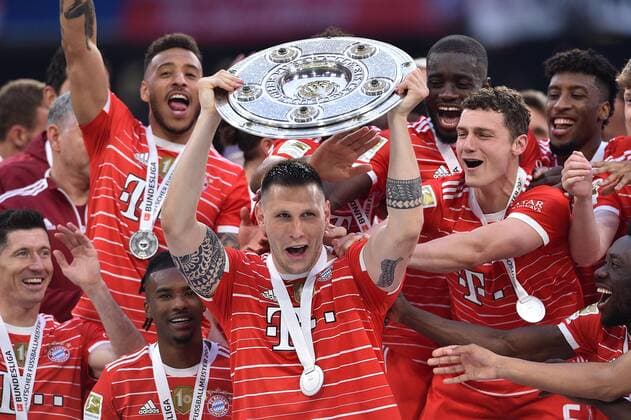 Soccer 1 Bundesliga 33 Matchday FC Bayern München VfB Stuttgart on 08 05 2022 at Allianz Arena in Munich Munich players celebrate the German championship handover championship trophy Niklas Süle Munich DFL regulations prohibit any use of photographs as image sequences and or quasi video xHDx