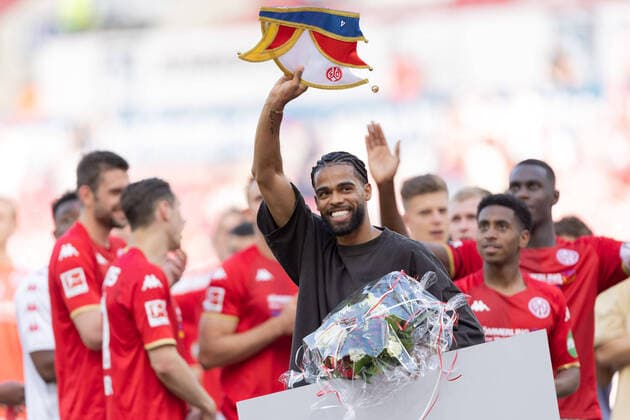1 FSV Mainz 05 Eintracht Frankfurt, 1 FBL farewell of Jeremiah St Juste FSV Mainz 05, 4 Bundesliga match between the 1 FSV Mainz 05 and Eintracht Frankfurt on 14 May 2022 at the Mewa Arena in Mainz According to the requirements of the DFL, German Football League, it is prohibited in the stadium and or from the game made photographs in the form of sequence pictures and or video-like photo series to exploit or to let exploit , Mainz Rhineland Palatinate Germany Mewa Arena