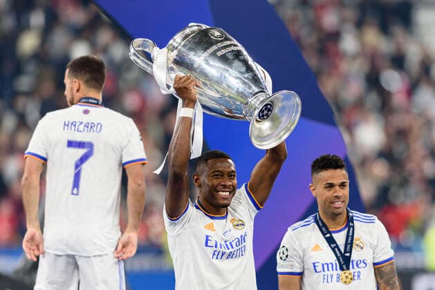 PARIS, FRANCE MAY 28 David Alaba of Real Madrid CF celebrating his goal with his teammates after winning Liverpool during the UEFA Champions League final match between Liverpool FC and Real Madrid at Stade de France on May 28, 2022 in Paris, France Paris Stade de France France  Copyright: xJustPictures.ch AdamxSobralx