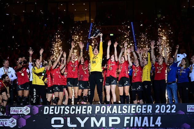 Handball I Women I Season 2021 2022 I OLYMP Final4 2022 I Final I SG BBM Bietigheim VfL Oldenburg I 29 05 2022 Jubel, enthusiasm, enthusiasm, euphoria, joy, happiness, cheerfulness at cup winner SG BBM Bietigheim Stuttgart Porsche Arena Baden Württemberg Germany Copyright: xLobeca FelixxSchlikisx