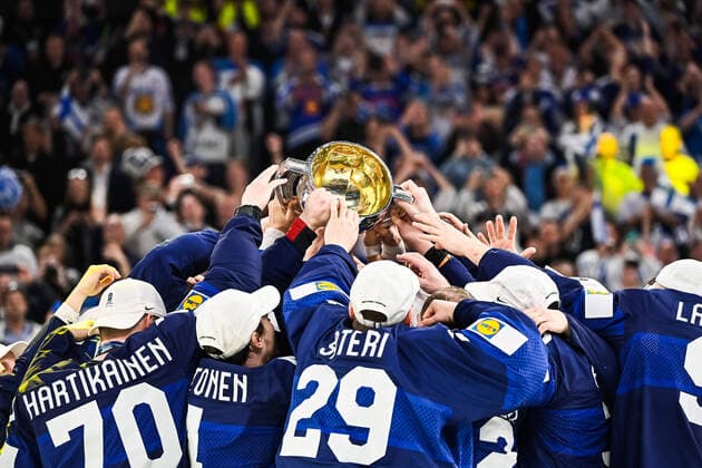 220529 Players of Finland celebrates after the 2022 IIHF Ice Hockey World Championship gold medal game between Finland and Canada on May 29, 2022 in Tampere Photo Maxim Thore BILDBYRAN kod MT MT0408 ishockey ice hockey ishockey vm iihf ice hockey world championship finland kanada canada bbeng celebration jubel,  Copyright: MAXIMxTHORE BB220529MT150
