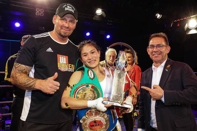 Boxing Boxing in the North, Hamburg, 29 05 2022 WBC Junior World Championship, WBF and WIBF World Championship Crystal Garcia Nova DOM, l Fai Phannarai GER Hamburg Germany