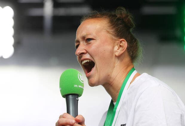 VfL Wolfsburg women, town hall reception Wolfsburg, The German womens soccer champion VfL Wolfsburg and DFB Cup winner 2022 has been received on a stage in front of the town hall in Wolfsburg on 29 05 20022 Goalkeeper Almuth Schult VfL Wolfsburg Wolfsburg