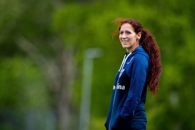 220603 Lise Klaveness, president of the Norwegian Football Association NFF , during a training session with the Norwegian national football team on June 3, 2022 in Stockholm Photo Vegard Grott BILDBYRAN kod VG VG0290 bbeng fotball football fotboll nations league norge norway trening träning training,  Copyright: VEGARDxGRoTT BB220603VG014