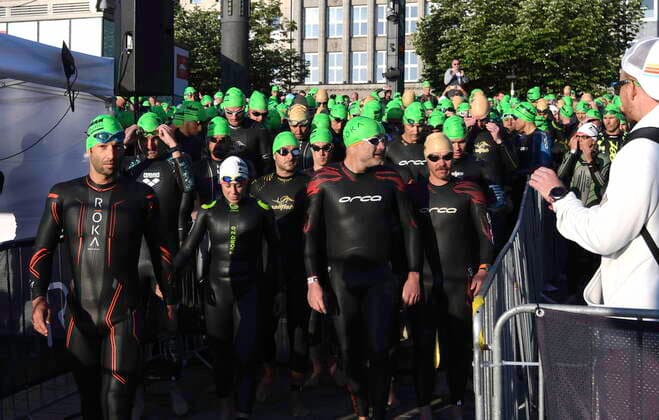 GER Ironman Hamburg 05 06 2022, GER Ironman Hamburg, in the picture the Jedermaenner at the start into the Binnenalster at the Jungfernstieg with slippers in the foreground nordphotoxGmbH xWitke nph00002