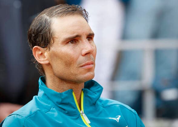 French Open 2022, Winner Rafael Nadal waits for award ceremony, presentation, portrait, portraet Copyright: xJuergenxHasenkopfx