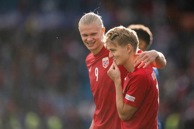 220612 Erling Braut Haaland and Martin odegaard of Norway celebrate after the Nations League football match between Norway and Sweden on June 12, 2022 in Oslo Photo Jon Olav Nesvold BILDBYRAN COP 217 VG0299 bbeng fotboll football soccer fotball nations league landskamp sverige sweden sverige a norge norway jubel, Copyright: JONxOLAVxNESVOLD BB220612JE112