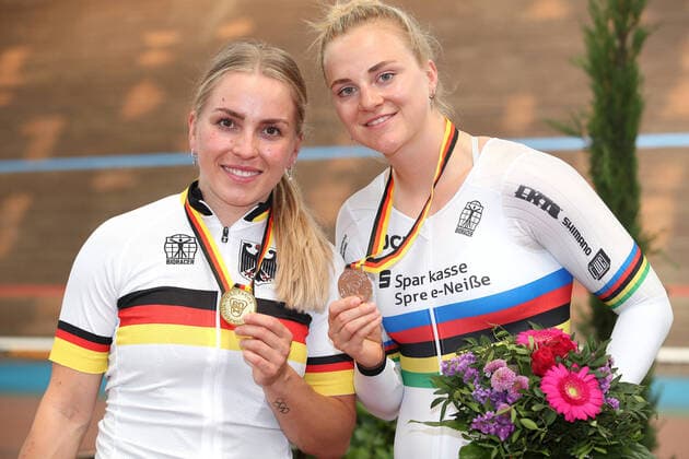 Kaarst, 17 06 22, 135 German track cycling championships, day 4, time trial, Sportforum Kaarst Buettgen The new German champion Emma Hinze RSC Cottbus, 61 and silver medal winner Lea Sophie Friedrich RSC Cottbus, 58 500m time trial track cycling championships 2022