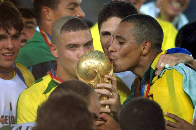 ARCHIVE PHOTO Twenty years ago, on 30 June 2002, BRAZIL won the World Cup for the fifth time, SN GER BRA 019 JPG Germany Brazil 0 2 RONALDO li udn Gilberto Silva with the World Cup Football World Cup 2002 Japan Korea,World Cup 2002,Final,on 30 06 2002