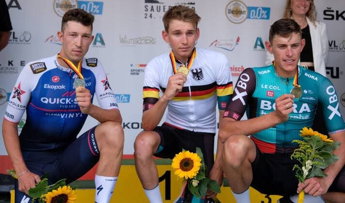 24 06 2022 xkhx Marsberg, cycling DM German road cycling championships award ceremony individual time trial of men 2 place Jannik Steimle winner Lennard Kämna 3 place Nils Politt,