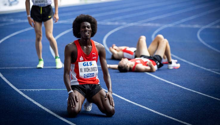 German Athletics Championships Berlin, 25 06 2022 Mohamed Mohumed LG Olympia Dortmund becomes German Champion over 5000m men German Athletics Championships on 25 06 2022 in the Olympic Stadium in Berlin Copyright: xBEAUTIFULxSPORTS R.xSchmittx