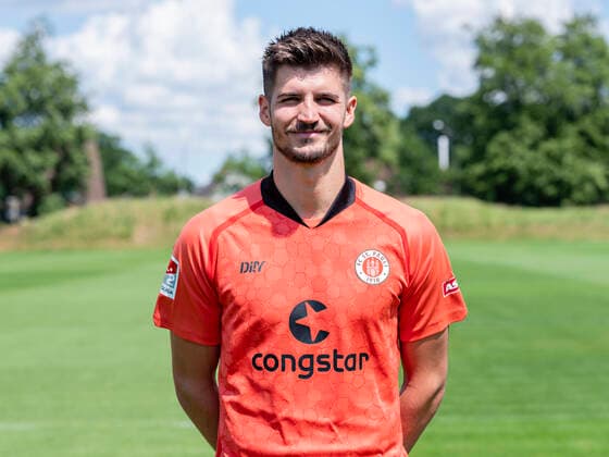 TW Nikola Vasilj St Pauli 28 06 22, Hamburg, FC St Pauli Mediaday, Football, GER, season 2022 2023, 2 Bundesliga, pre-season, team photo and portrait appointment DFL REGULATES PROHIBIT ANY USE OF PHOTOGRAPHS as IMAGE SEQUENCES and or QUASI VIDEO Â