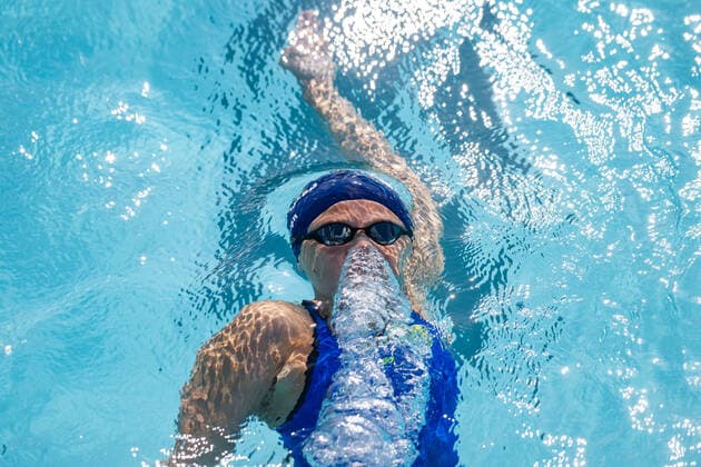 220702 Frida FlorÃ n competes in the ladies B final in the 200m backstroke during day 5 of the Swedish Championships week on July 2, 2022 in Linköping,  Copyright: SIMONxHASTEGARD BB220702SH034