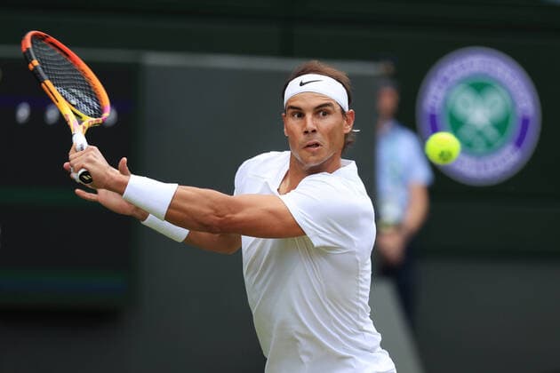 Tennis Wimbledon Tag 7 3. Juli 2022 Tennis Wimbledon Tag 7 Rafael Nadal ESP in Aktion gegen Botic Van De Zandschlup NED während ihres Gentlemen s Singles Achtelfinalspiels Foto Simon Stacpoole Offside London UK  Copyright: xSimonxStacpoolexOffside