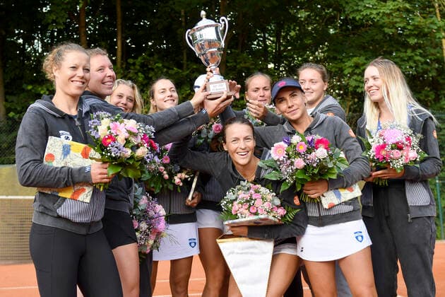 German team champion in tennis, the ladies team of TC Bredeney 1, with Tatjana Maria GER in the middle and Jule Niemeier GER TC Bredeney 2 top right 09 07 2022 ¢ Tennis ¢ 1 Bundesliga Damen ¢ TC Bredeney 1 vs TK BW Aachen 1 , Tennisclub Bredeney, Essen, Copyright: xPeterxEppingerx