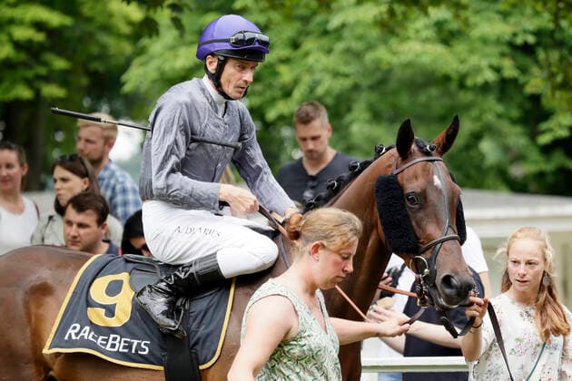 25 06 2022, Duesseldorf, North Rhine Westphalia, GER Soldanelle with Adrie de Vries racecourse Duesseldorf Grafenberg horse, jockey, Soldanelle, de Vries 220625SG935DUESSELDORF JPG