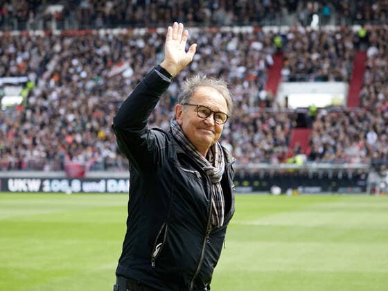 Farewell to Ewald Lienen as employee at St Pauli The technical director leaves the club after many years FC St Pauli vs 1 FC Nuernberg 2 Bundesliga, Hamburg, Millerntor Stadion, season 2022 2023, 1 matchday, 16 07 2022 DFL REGULATES PROHIBIT ANY USE OF PHOTOGRAPHS AS IMAGE SEQUENCES AND OR QUASI VIDEO Foto EIBNER Stephanie Zerbe FC St Pauli vs 1 FC Nuernberg 2 Bundesliga, Hamburg, Spielzeit 2022 2023, 1 Spieltag, 16 07 2022 Hamburg Copyright: xStephaniexZerbe xEibner-Pressefox EP_EER
