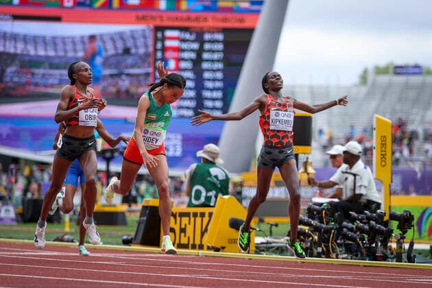 World Athletics Championships Oregon 22 United States of America, 16 07 2022 finish 10000m winner Letesenbet GIDEY ETH , 2nd place goes to Hellen OBIRI KEN , 3rd place to Margaret Chelimo KIPKEMBOI KEN on 16 07 22 at Hayward Field in Eugene on day 2 of the World Athletics Championships Oregon22 Copyright: xBEAUTIFULxSPORTS AxelxKohringx