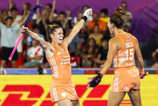 TERRASSA Frederique Matla NED receives the congratulations after scoring 2 0 during the final between the Netherlands and Argentina at the Hockey World Cup ANP WILLEM VERNES FIH Hockey Women s World Cup 2022 2022 xVIxANPxSportx xxANPxIVx 451916185 originalFilename: 451916185.jpg