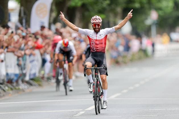 43 Grand Prix Bad Homburg Simon Geschke pulls up his arms in jubilation Kurpark bike race in Bad Homburg on 31 July 2022 , Bad Homburg Hesse Germany Kurpark