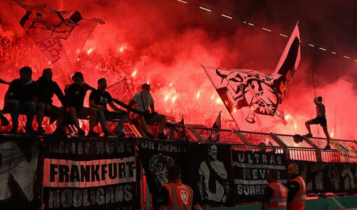 01 08 2022, xjhx, football DFB Pokal 1 round, 1 FC Magdeburg Eintracht Frankfurt emspor, v l fans Eintracht Frankfurt, mood, scarves, end Bengalos pyrotechnics DFL DFB REGULATIONS PROHIBIT ANY USE OF PHOTOGRAPHS as IMAGE SEQUENCES and or QUASI VIDEO Magdeburg