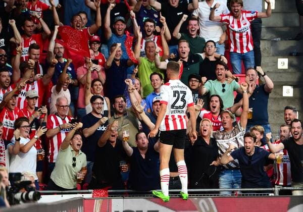 EINDHOVEN Joey Veerman of PSV Eindhoven celebrates the 1 0 victory during the UEFA Champions League third qualifying round match between PSV Eindhoven and AS Monaco at the Phillips stadium on August 9, 2022 in Eindhoven, Netherlands ANP OLAF KRAAK UEFA Europa Champions League, Third Qualifying Round second leg 2022 2023 xVIxANPxSportx xxANPxIVx 452868305 originalFilename: 452868305.jpg