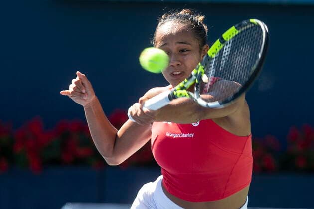 August 10, 2022, TORONTO, ON, Canada: Leylah Fernandez reaches for a return during her match against Beatriz Haddad Maia in Women s National Bank Open tennis action in Toronto, Wednesday, August 10, 2022. Leylah Fernandez  - ZUMAc35_ 20220810_zaf_c35_058 Copyright: xChrisxYoungx