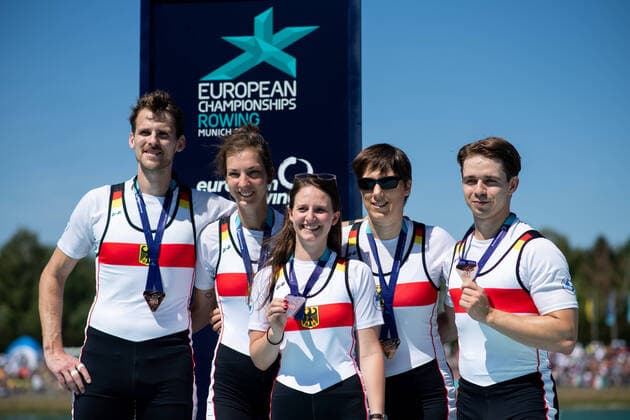 HELMICH Jan, LACKNER Susanne, MARCHAND Katharina, LEMBECK Marc, THOENGE Inga GER celebrating their bronze medal on the podium, Para PR3 Mixed Cox Four, GER, Rowing Rowing , European Championships Munich 2022, 14 08 2022 Photo Eibner Memmler GER, Rowing Rowing , European Championships Munich 2022, 14 08 2022 Munich Copyright: xEibner Memmlerx EP_MMR