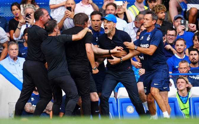 Bilder des Jahres 2022, Sport 08 August Sport Themen der Woche KW32 Sport Bilder des Tages Mandatory Credit: Photo by Javier Garcia Shutterstock (13079055ae) Tottenham Hotspur Manager Antonio Conte and Chelsea manager Thomas Tuchel square up after Conte celebrated their first goal 1-1 Chelsea v Tottenham Hotspur, Premier League, Football, Stamford Bridge, London, UK - 14 Aug 2022 EDITORIAL USE ONLY No use with unauthorised audio, video, data, fixture lists, club league logos or live services. Online in-match use limited to 120 images, no video emulation. No use in betting, games or single club league player publications. Chelsea v Tottenham Hotspur, Premier League, Football, Stamford Bridge, London, UK - 14 Aug 2022 EDITORIAL USE ONLY No use with unauthorised audio, video, data, fixture lists, club league logos or live services. Online in-match use limited to 120 images, no video emulation. No use in betting, games or single club league player publications. Copyright: xJavierxGarcia Shutterstockx 13079055ae