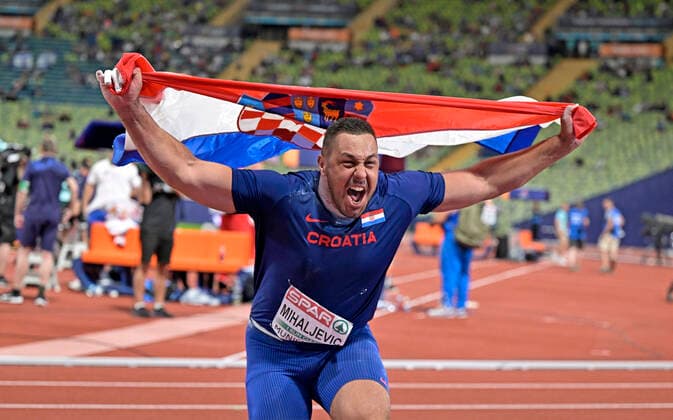 15 08 2022, European Championchips Munich 2022, athletics at the Olympic Stadium Munich, shot put men final, winner Filip Mihaljevic Croatia cheers
